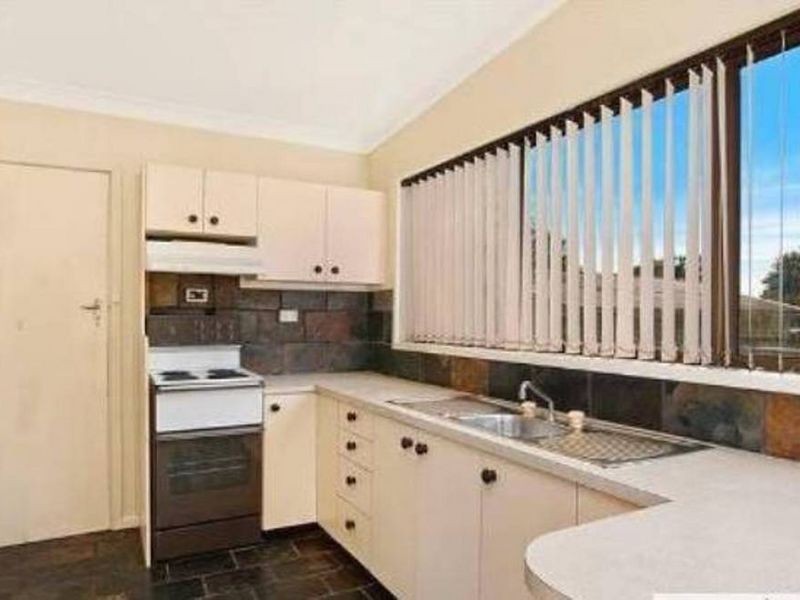 2 Maurie Avenue, Warners Bay NSW 2282