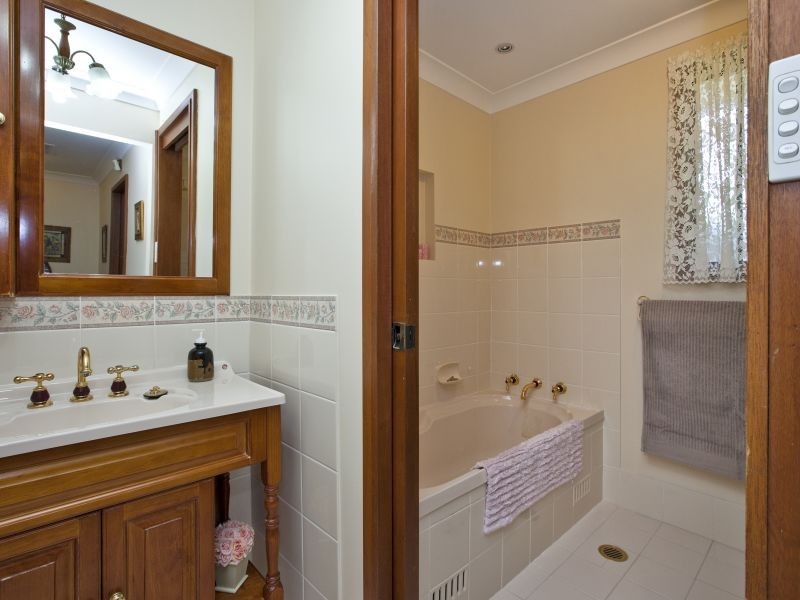 19 Kimbarra Close, Kotara NSW 2289