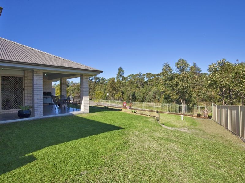 19 Canada Crescent, Cameron Park NSW 2285