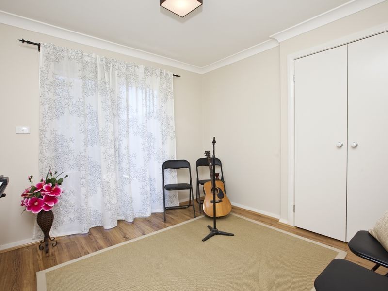 19 Canada Crescent, Cameron Park NSW 2285
