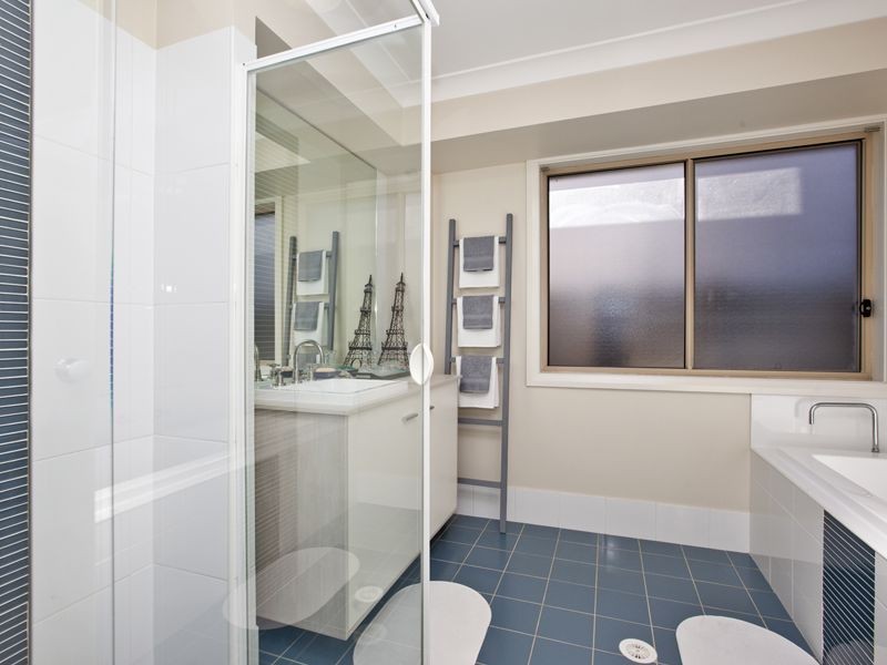 19 Canada Crescent, Cameron Park NSW 2285