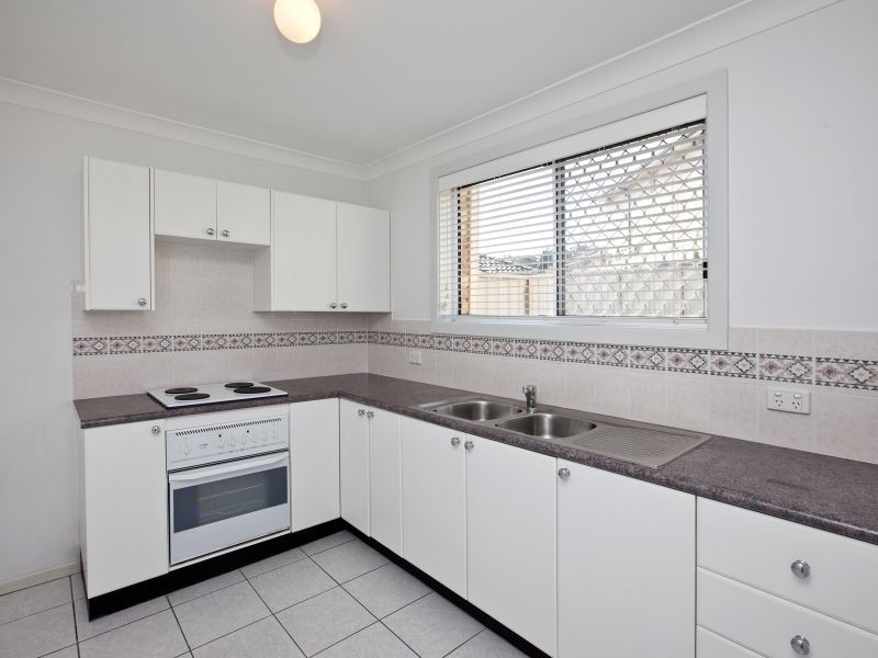 2/11 Madeleine Avenue, Charlestown NSW 2290