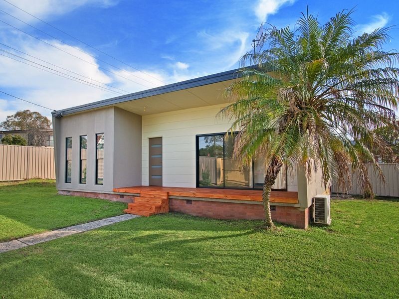 2 Maurie Avenue, Warners Bay NSW 2282