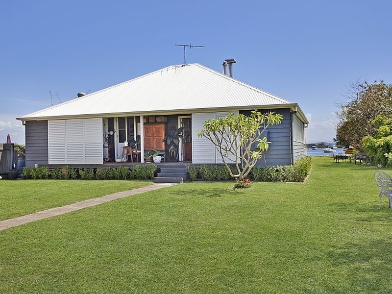 15 Haddon Crescent, Marks Point NSW 2280