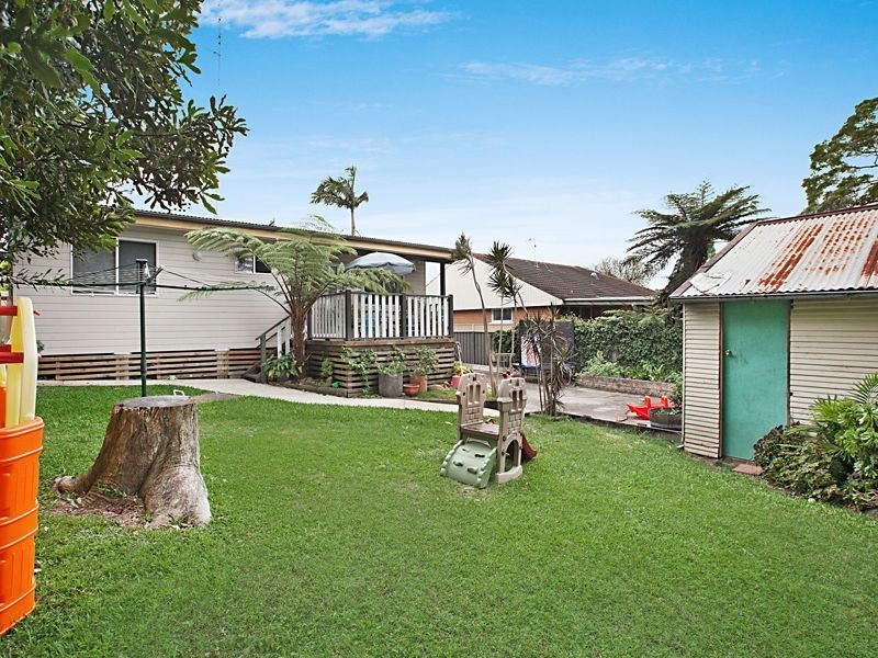 8 Roslyn Avenue, Kahibah NSW 2290