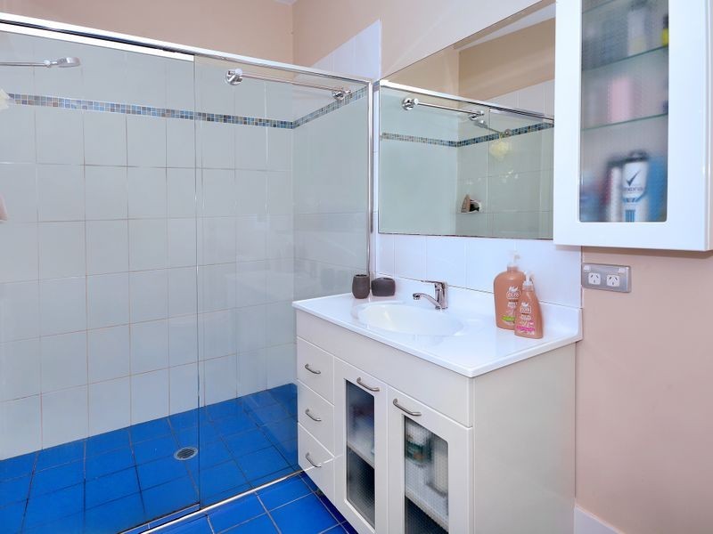 8 Roslyn Avenue, Kahibah NSW 2290