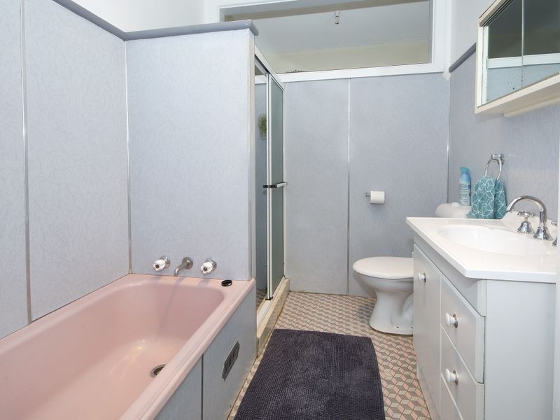 8 Roslyn Avenue, Kahibah NSW 2290