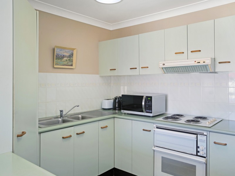 15 Palm Court, Warners Bay NSW 2282