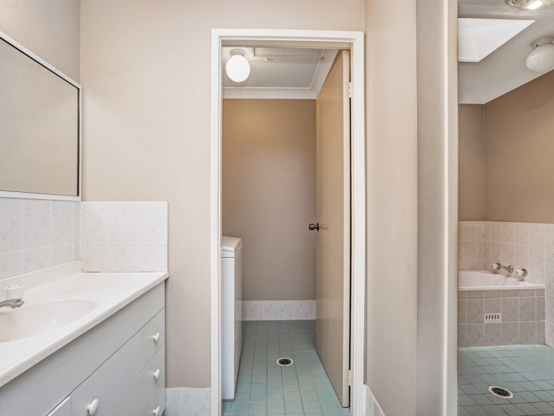 15 Palm Court, Warners Bay NSW 2282