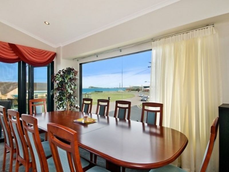 10 Booth Street, Stockton NSW 2295