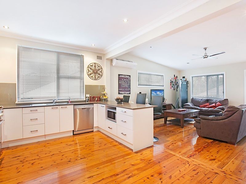 8 Roslyn Avenue, Kahibah NSW 2290