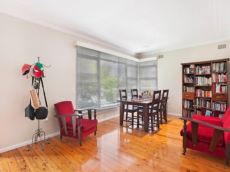 8 Roslyn Avenue, Kahibah NSW 2290