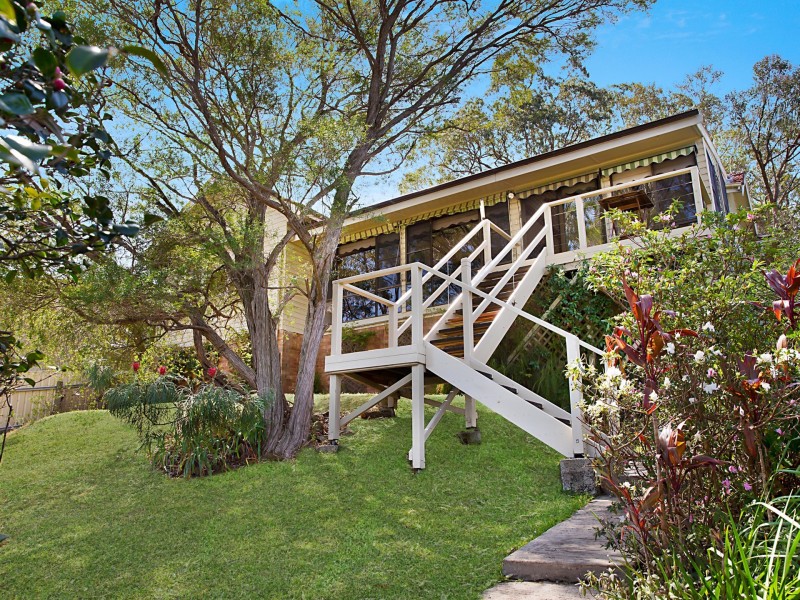 24 Birubi Close, Eleebana NSW 2282