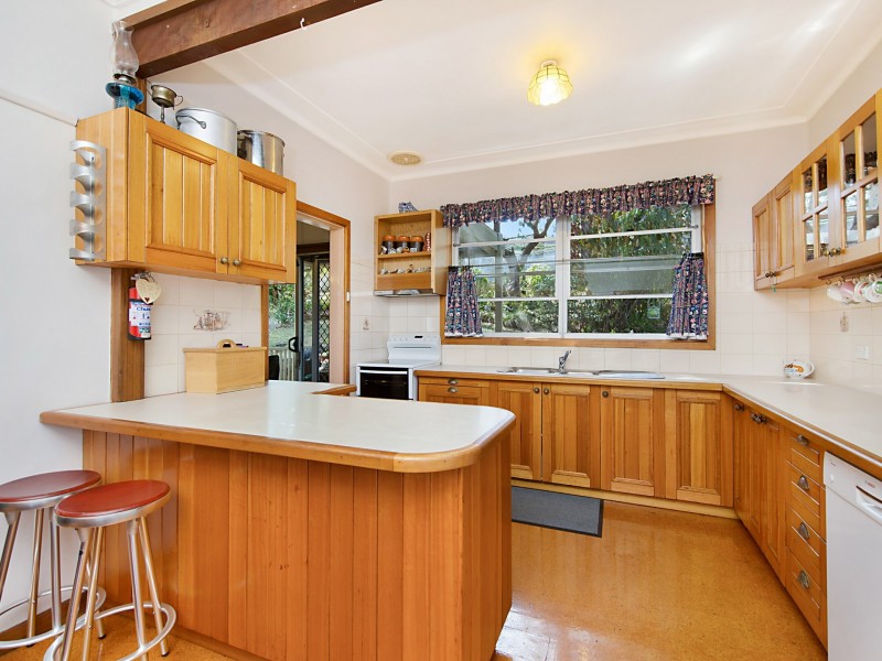 24 Birubi Close, Eleebana NSW 2282