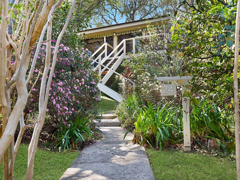 24 Birubi Close, Eleebana NSW 2282