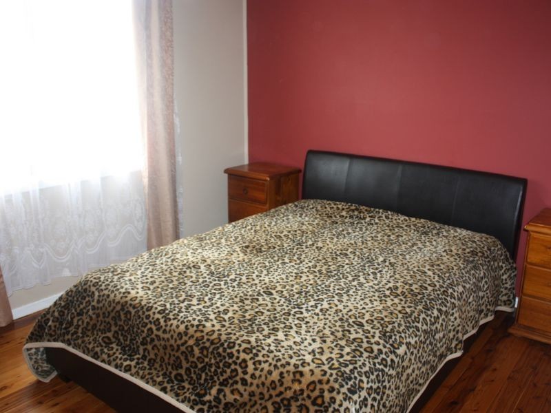 2 Cassia Crescent, Gateshead NSW 2290