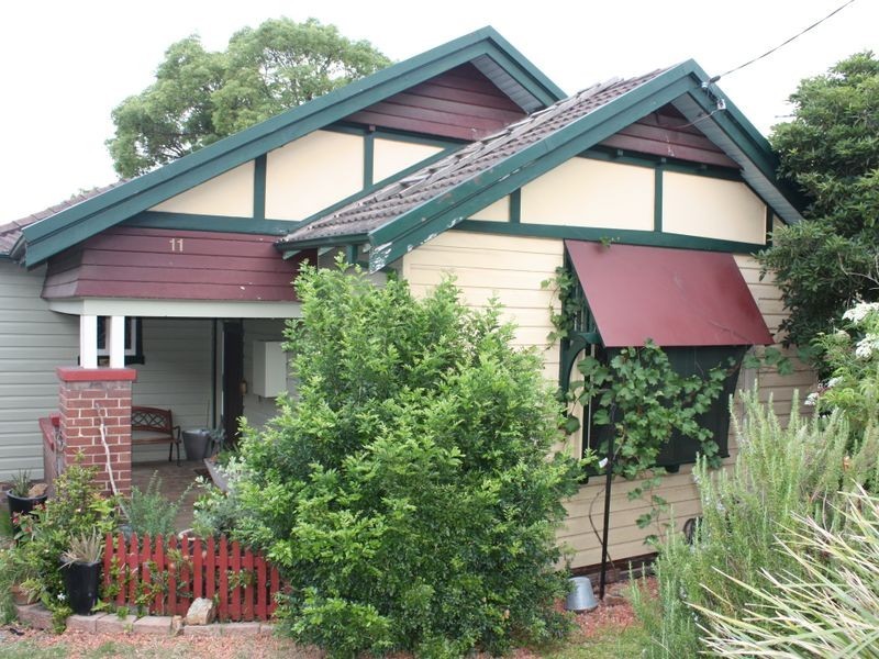 11 Edith Street, Waratah NSW 2298