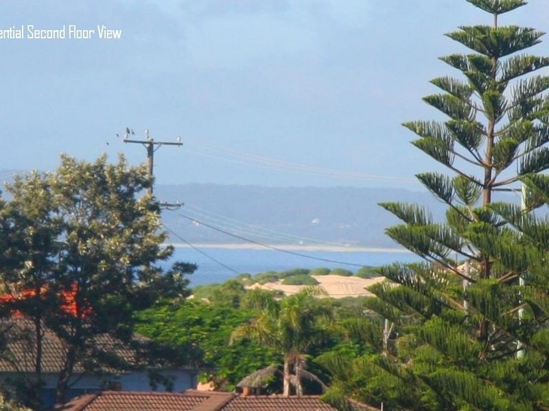 52 Cowlishaw Street, Redhead NSW 2290