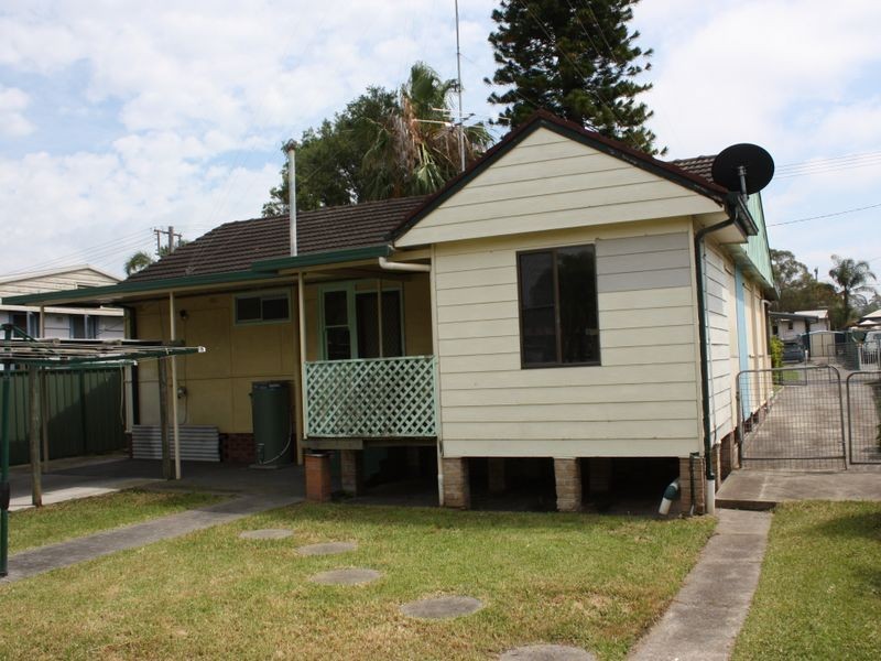 24 Cassia Crescent, Gateshead NSW 2290