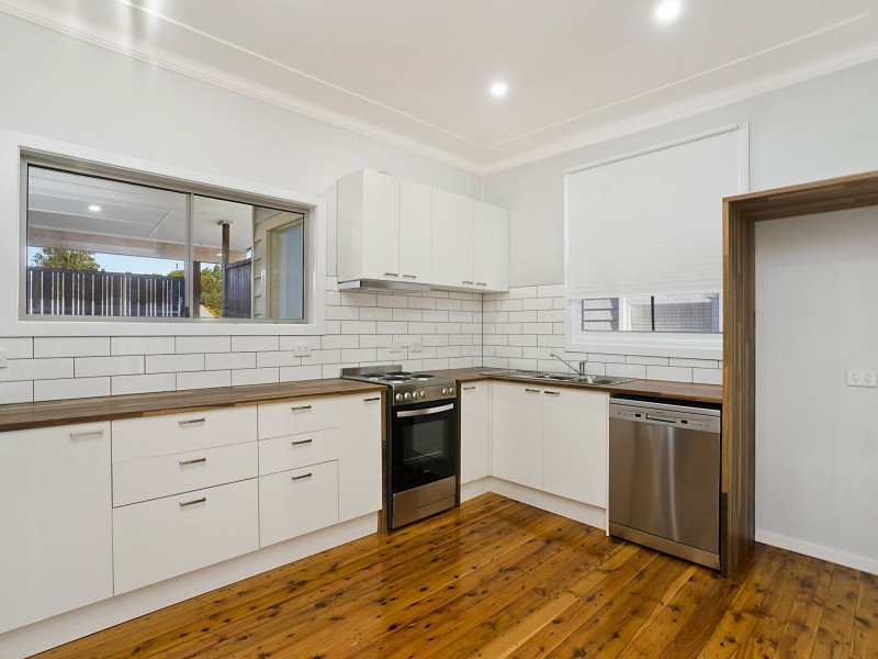 30 Warners Bay Rd, Warners Bay NSW 2282