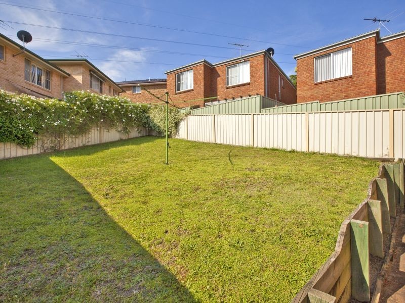 2/11 Madeleine Avenue, Charlestown NSW 2290