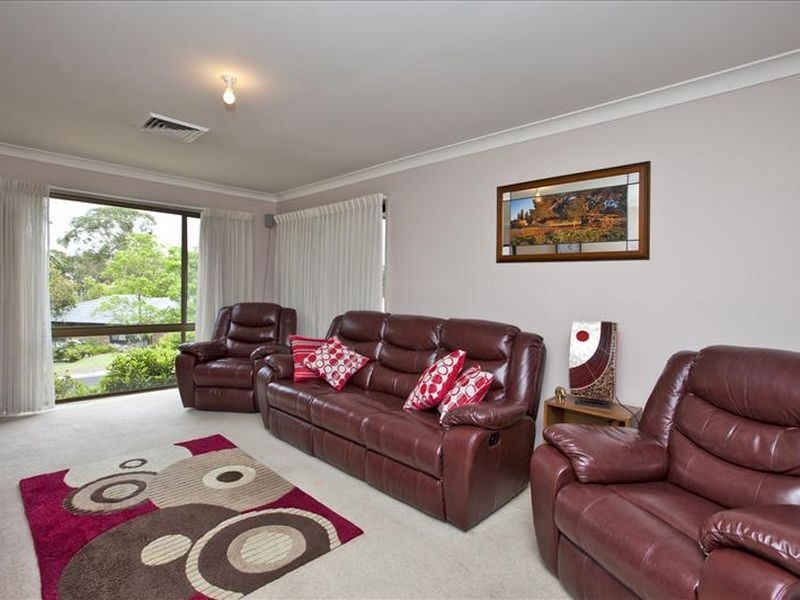 15 Rothbury Street, Eleebana NSW 2282