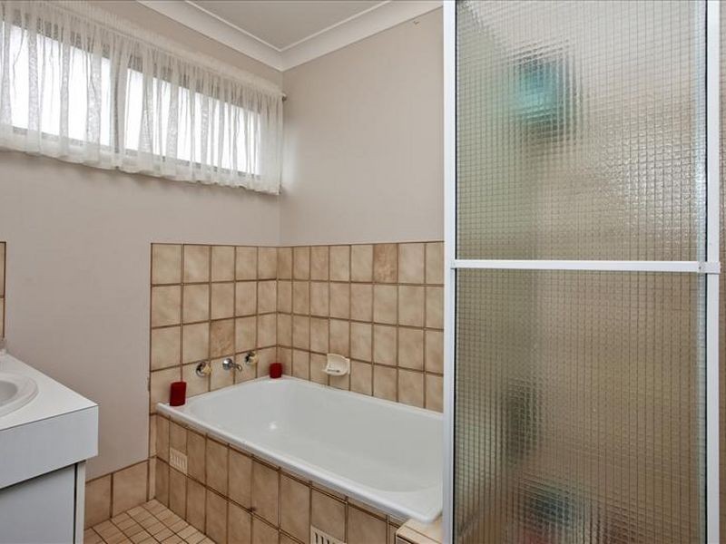 15 Rothbury Street, Eleebana NSW 2282