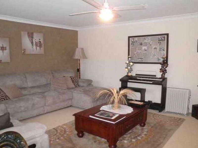3/4 Louisa Avenue, Highfields NSW 2289