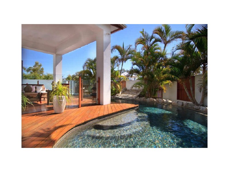 2 Undanbi Lane, Twin Waters QLD 4564