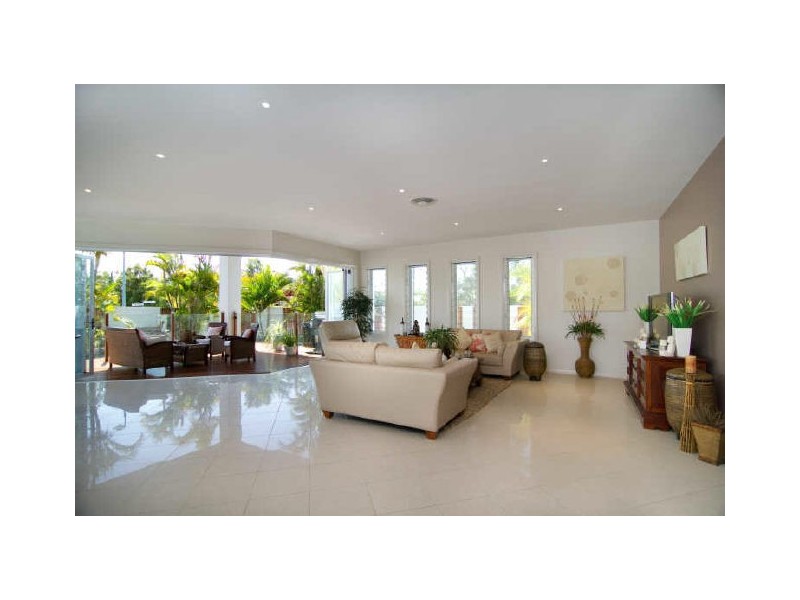 2 Undanbi Lane, Twin Waters QLD 4564