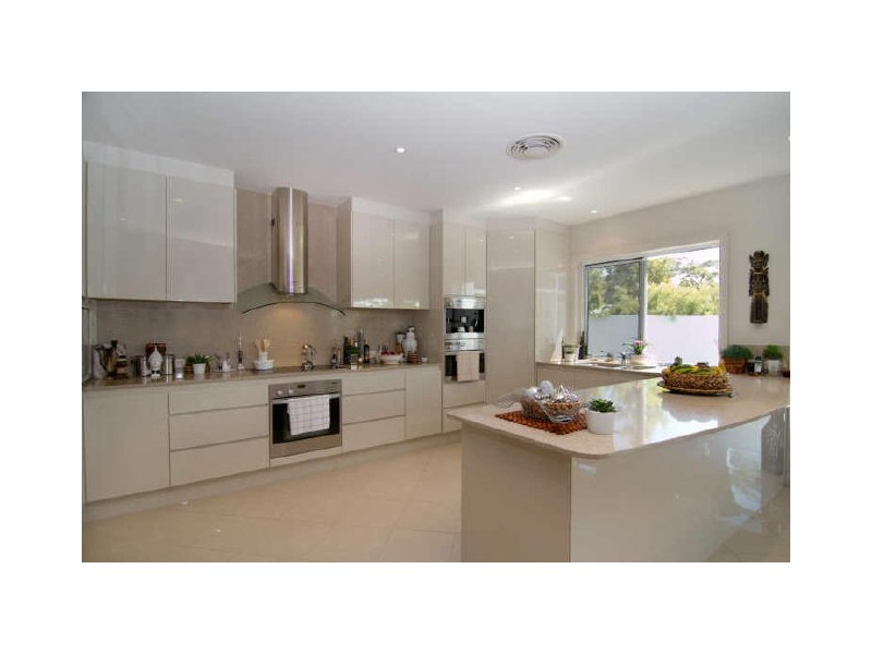 2 Undanbi Lane, Twin Waters QLD 4564