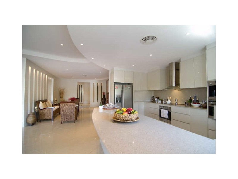 2 Undanbi Lane, Twin Waters QLD 4564