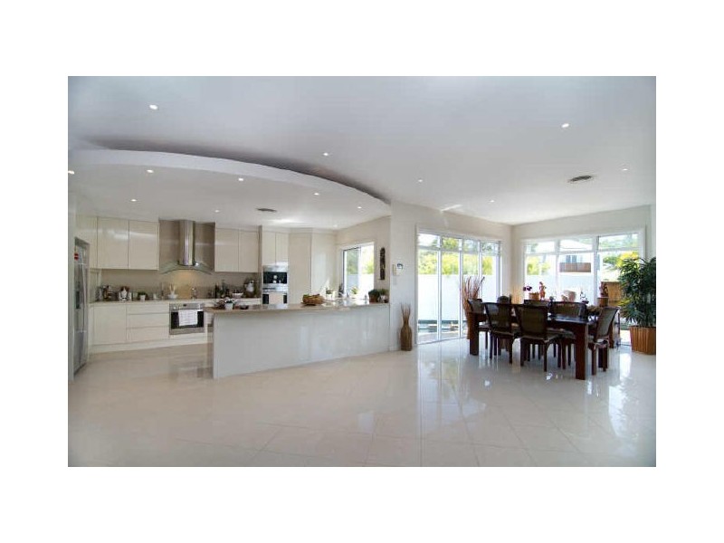 2 Undanbi Lane, Twin Waters QLD 4564