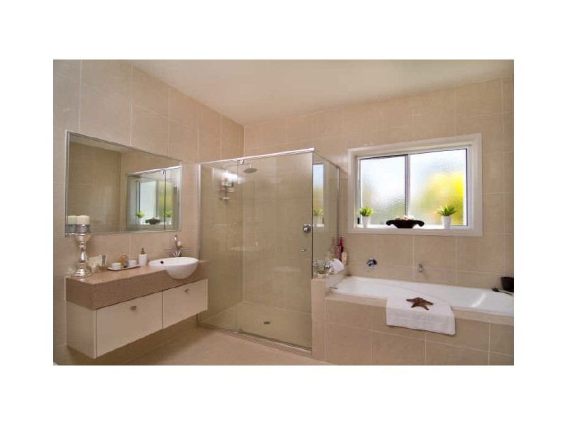 2 Undanbi Lane, Twin Waters QLD 4564