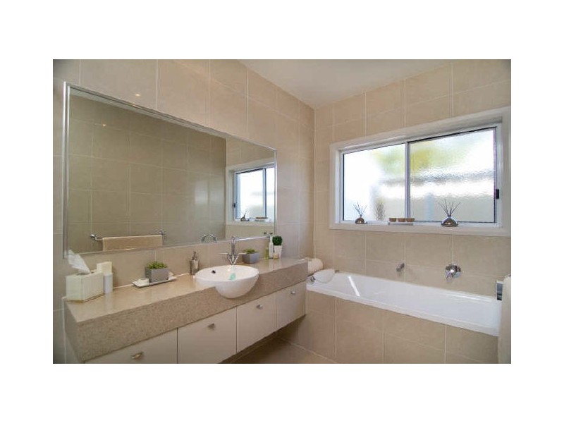 2 Undanbi Lane, Twin Waters QLD 4564