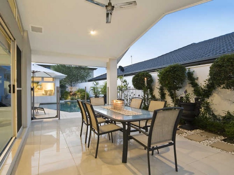 17 Veerings Crescent, Twin Waters QLD 4564
