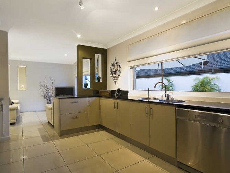 17 Veerings Crescent, Twin Waters QLD 4564