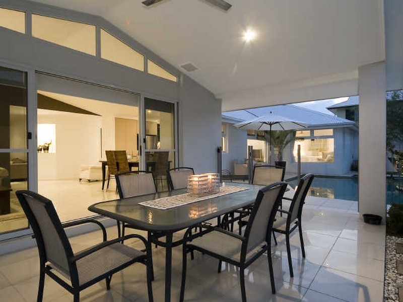 17 Veerings Crescent, Twin Waters QLD 4564