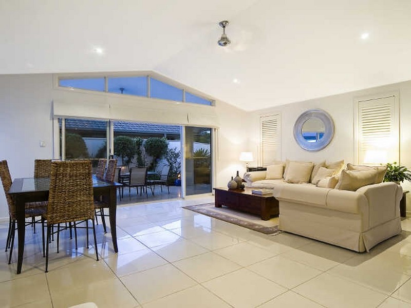 17 Veerings Crescent, Twin Waters QLD 4564
