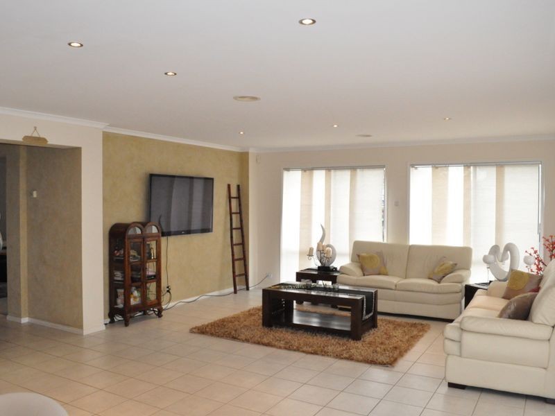 16 Wild Crescent, Roxburgh Park VIC 3064