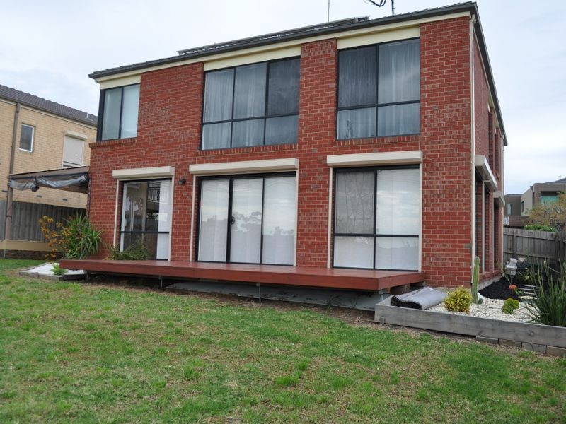 16 Wild Crescent, Roxburgh Park VIC 3064