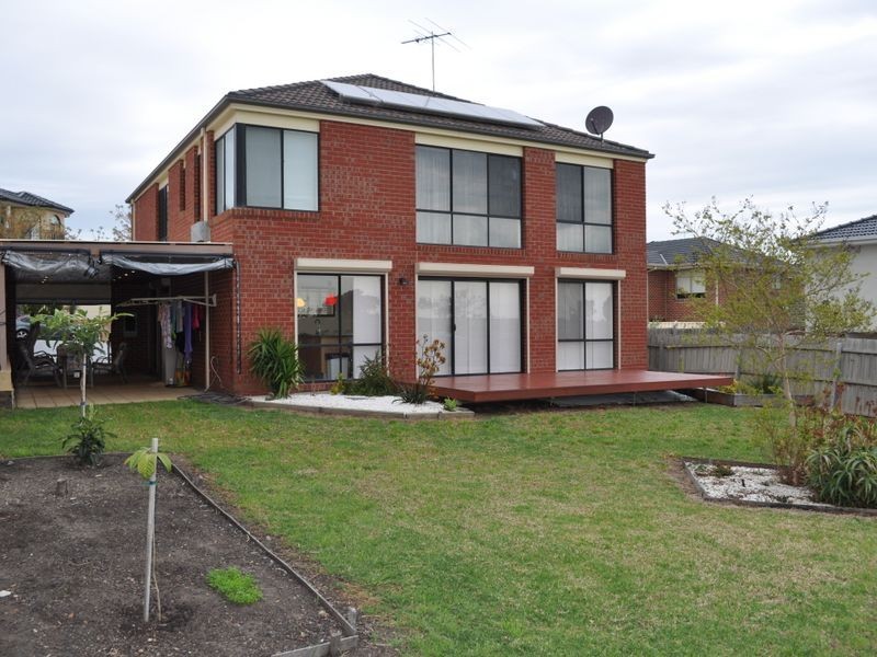 16 Wild Crescent, Roxburgh Park VIC 3064