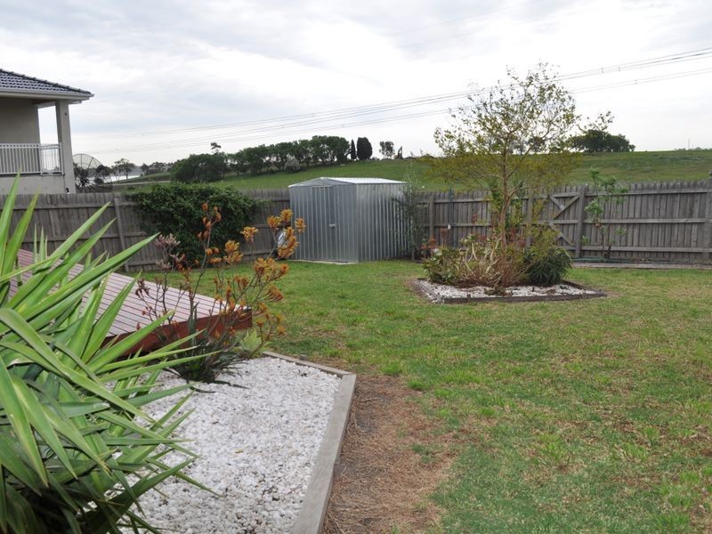 16 Wild Crescent, Roxburgh Park VIC 3064