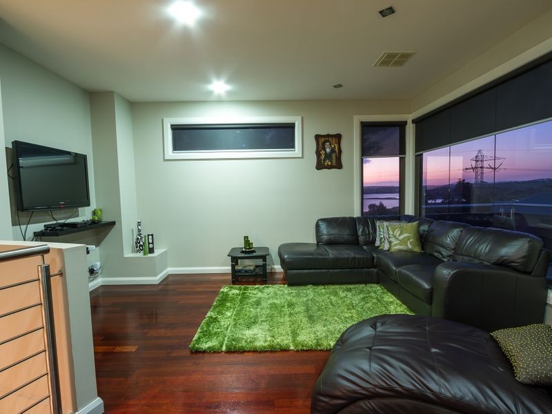 17 Bickerton Way, Roxburgh Park VIC 3064