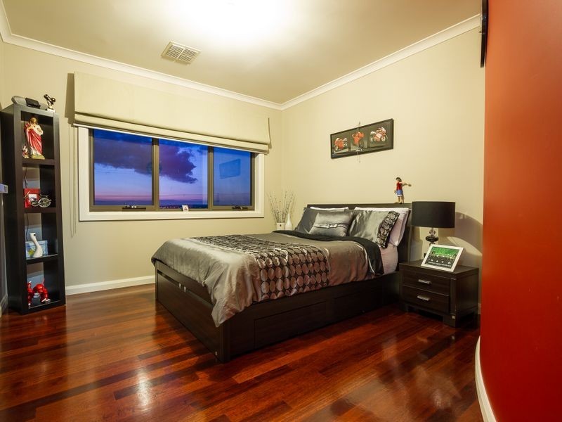 17 Bickerton Way, Roxburgh Park VIC 3064