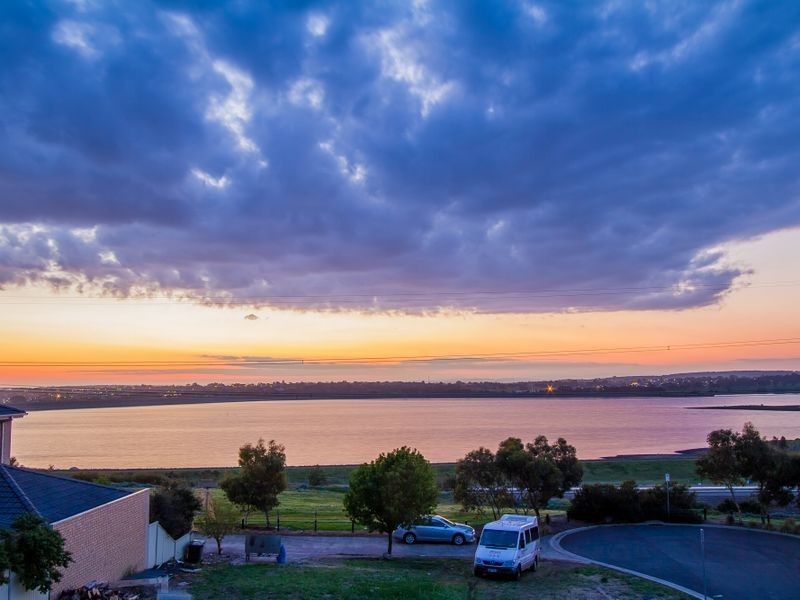 17 Bickerton Way, Roxburgh Park VIC 3064
