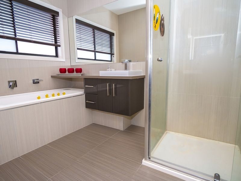 3 Westbury Parkway, Roxburgh Park VIC 3064