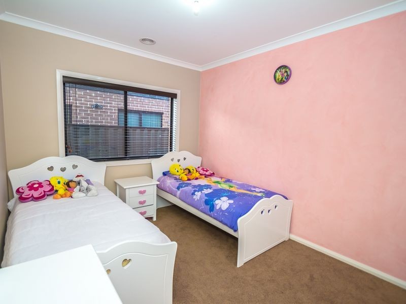 3 Westbury Parkway, Roxburgh Park VIC 3064