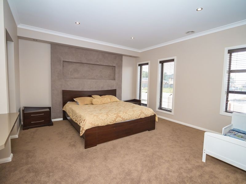 3 Westbury Parkway, Roxburgh Park VIC 3064