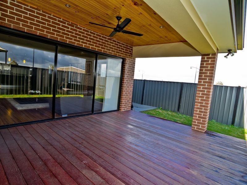 3 Westbury Parkway, Roxburgh Park VIC 3064